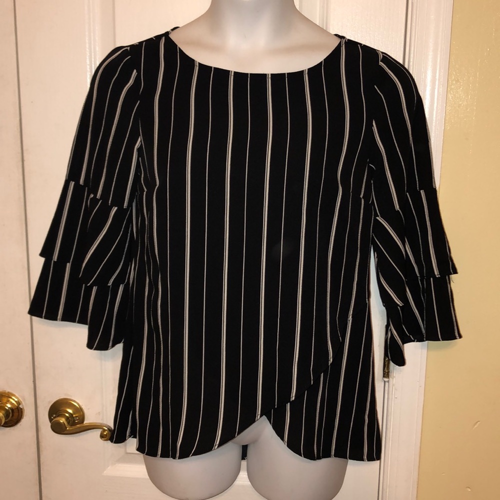Agb women’s black/white striped bubble crepe top S
